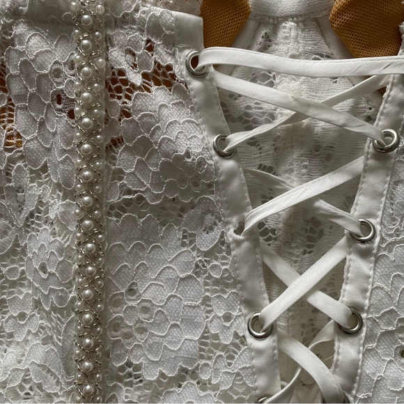 V. Chapman White Lace Crop Top - Picture 11 of 13